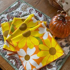 🌼Four vintage linen napkins 🌼